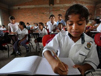 Niños y niñas en una escuela mexicana