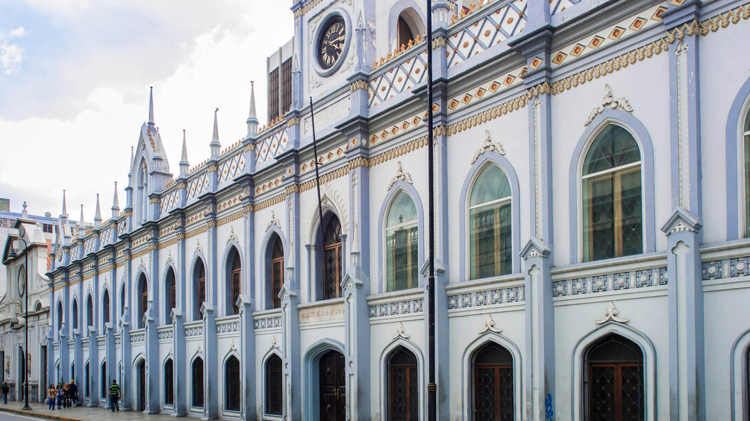 Fachada del Palacio de las Academias en Caracas