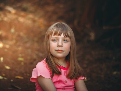 Infanzia rubata. Prego e impreco, e tra parolacce e suppliche, spero che qualcuno uccida quegli adulti così schifosamente premurosi nei miei confronti