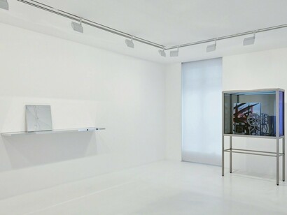Josephine Meckseper, Exhibition view. Courtesy of Gagosian Gallery