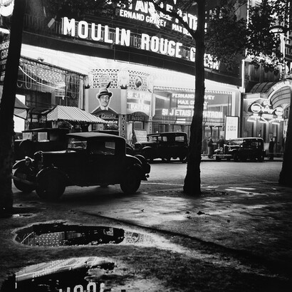 Roger Schall, Le Moulin Rouge, 1935, Courtesy of Galerie Argentic