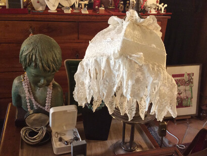 Abat-jour e gioielli. Ph Simonetta Sandri