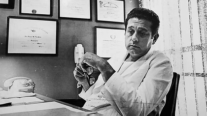 René Favaloro fue un cardiocirujano graduado de la Universidad Nacional de La Plata reconocido a nivel mundial por haber desarrollado el bypass coronario, técnica revolucionaria en la cirugía cardiovascular que permitió salvar millones de vidas y considerada uno de los inventos más importantes de la medicina contemporánea