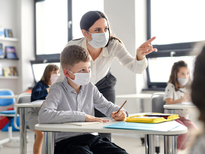 Con l’evoluzione della tecnologia, la scuola è chiamata a fornire agli alunni competenze più che basi nozionistiche delle diverse discipline