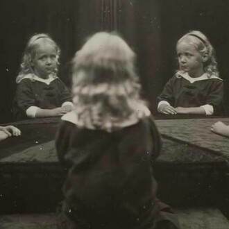 Anoniem, Portret in spiegel, Den Haag, 1910-1920. Courtesy of FOMU