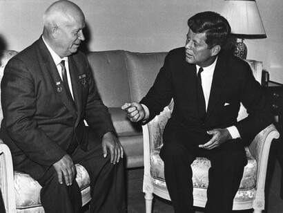 Nikita Jrushchov y John F. Kennedy