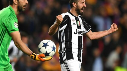 Giorgio Chiellini dal mese di aprile calca i campi da calcio dopo aver completato gli studi in Business Administration con la votazione di 110 e Lode con menzione di merito