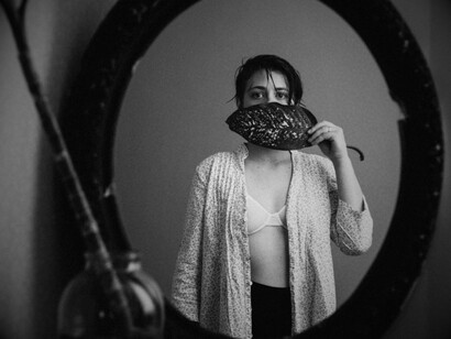 Derrière les masques que l’ego nous impose, il y a toujours une vérité qui cherche à respirer