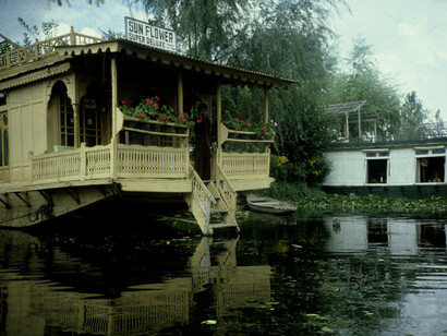 Hotel in houseboat