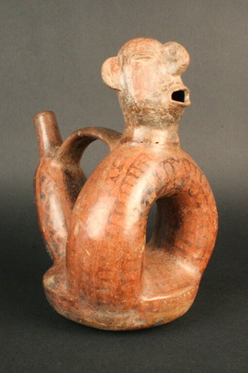 Botella asa puente silbato antropomorfa

Materiales: Cerámica

Tardío 0 - 500 d.C. Estilo Vicus/Vicus.

Medidas: 248 mm de alto, 210 mm de ancho,162 mm de largo