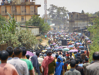Nepalese migrants crossing border to work in the mines in India