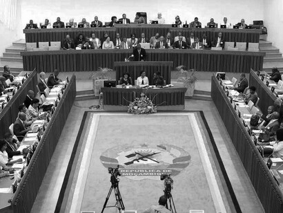Esta moda fará o país entrar num conflito sem precedentes. O descontentamento popular cresce a cada dia, com vozes que apelam para a mudança de governação dos destinos do país, visto que já se passam 50 anos e nada muda: são as mesmas pessoas que governam o país, e nem sequer o rosto do desenvolvimento muda, enquanto o custo de vida aumenta