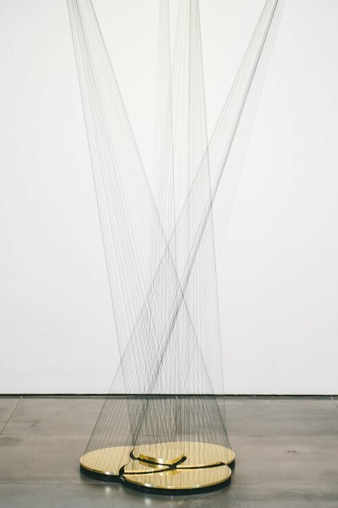 Artur Lescher, 4391 Inverso Do Infinito, 2020. Brass and green multifilament line. Courtesy of Piero Atchugarry Gallery