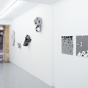 Esther Stocker, Secrets géométriques, vue de l'exposition. Avec l'aimable autorisation de la Galerie Alberta Pane