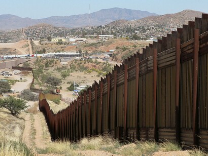 Valla fronteriza entre México y Estados Unidos en el estado de Arizona