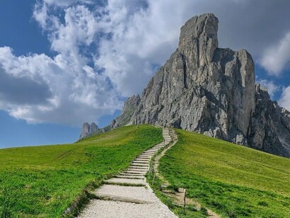 Più diventiamo adulti (tanto più anziani) e più fatichiamo a staccarci realmente da sentieri che già abbiamo percorso