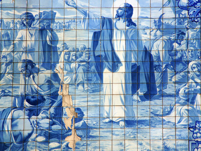 Mosaicos de Jorge Colaço na fachada da Igreja de Santo Ildefonso, Porto, Portugal