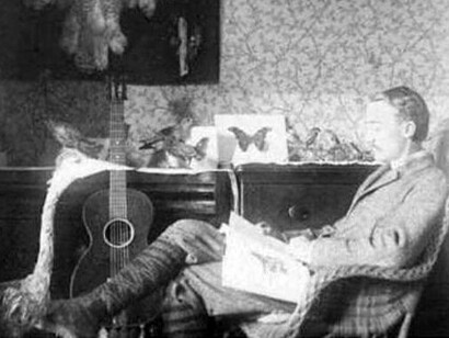 William Beebe a los 18 años, en su casa de East Orange, 1895, Nueva Jersey, EE.UU.