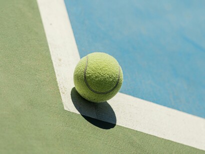 La trama del film si concentra su un triangolo amoroso tra il personaggio di Zendaya, il suo marito e un vecchio amico di lui. Questo intreccio si sviluppa sullo sfondo competitivo del tennis professionistico, combinando elementi di dramma romantico con tensioni sportive
