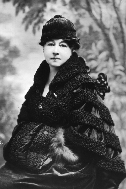 Alice Guy posando para una fotografía