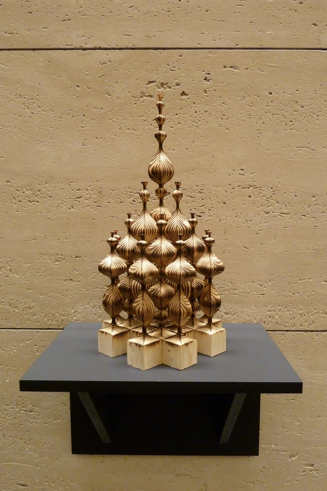 David Degreef-Mounier, Shapes Dances and Forms 1, 37 x 20 cm x 20 cm, Hand sawn pieces of wood slight burned, © ArtMoorHouse