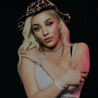 Doja Cat com cabelo comprido