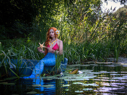 Iara, mulher misturada com traços de peixe, faz parte da lenda folclórica brasileira