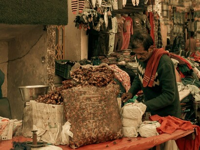 Comércio irregular na rua. A região que marca essa linha divisória foi palco de uma complexa rede de relações comerciais, sociais e, muitas vezes, ilegais