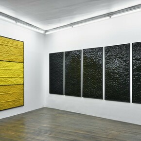 Extrait (tôle,choc) Contre-Attaque, Exhibition view. Courtesy of Galerie Thomas Bernard