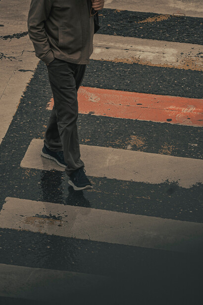 Caminhada por São Paulo, Brasil em dia de garoa