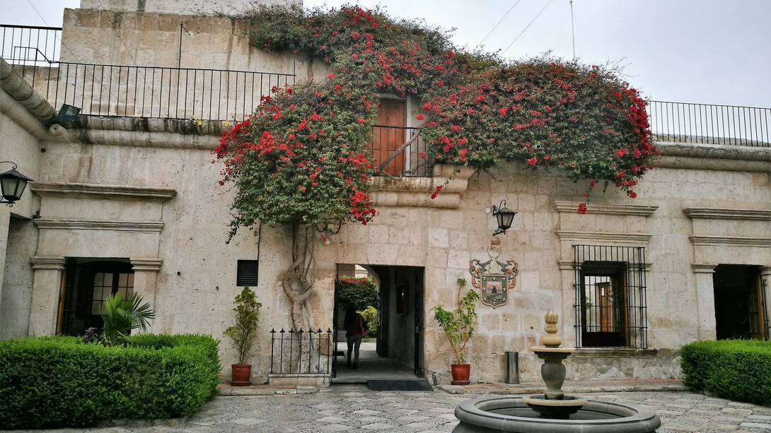 Patio de la Biblioteca Mario Vargas Llosa d'Arequipa, Peru