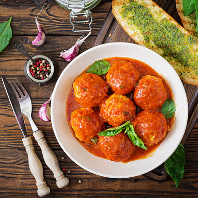 A plate of meatballs in tomato sauce, translated from polpette al sugo in Italian, illustrating a traditional dish in Italy