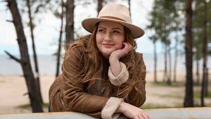 Una mujer contemporánea. Dentro del dinamismo actual del siglo XXI reflexionar acerca del feminismo requiere un análisis profundo pero con un marcado espíritu conciliador
