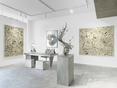 Various artists, Traces, exhibition view. Courtesy of Galerie Sept