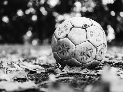 Ballon de foot. La France fut, par innovation, à l’origine de pratiques au départ méconnues dans le monde : le jeu de paume, le cricket et la soule, ancêtre du football