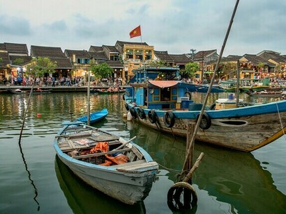 Botes en un puerto en Hoi An, Quảng Nam, Vietnam