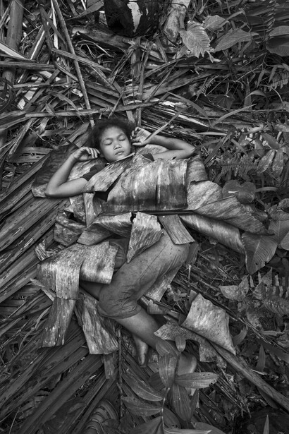 Pierre de Vallombreuse, Jouer à dormir. Palawan (Play-sleeping. Palawan), Courtesy Galerie Argentic © Pierre de Vallombreuse