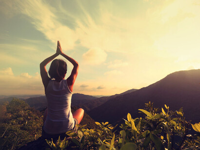 Niente come il contatto con la natura ci avvicina in modo immediato al nostro senso di appartenenza al cosmo e allo stato di gratitudine che dalla sua contemplazione deriva