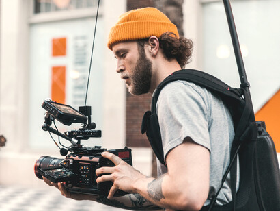 La versatilidad de las cámaras modernas ha redefinido la narrativa visual, permitiendo tomas dinámicas y prolijas