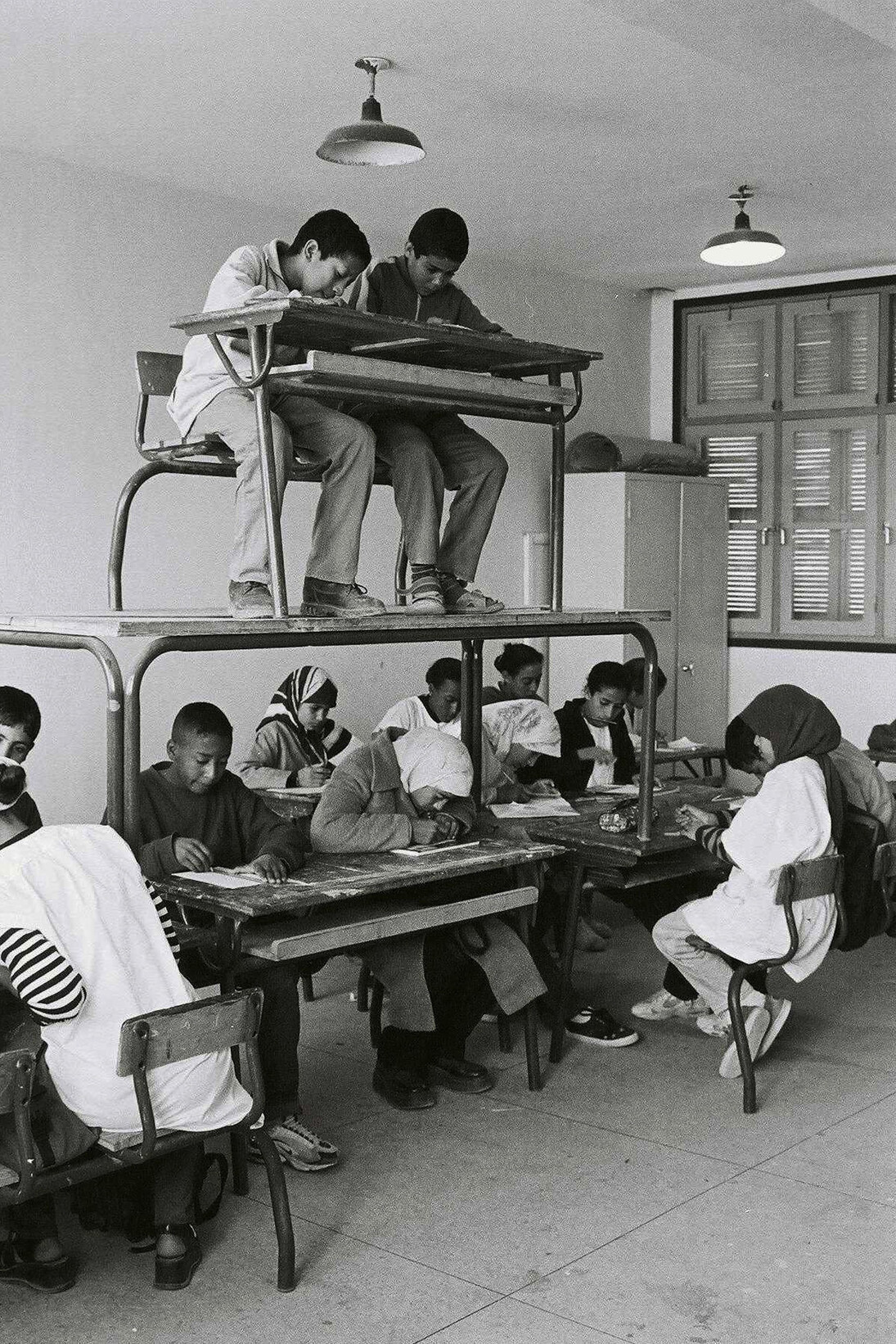 Hicham Benohoud. De la serie La salle de classe (El aula), 2000-2002. Cortesía del artista y galeria VU, París
