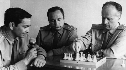 Kamanin, Gorbatko, Bykovsky, durante la partita a scacchi nel 1970