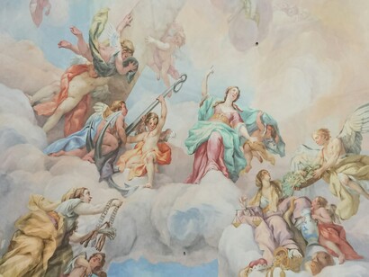 Quadro com pintura de anjos e pessoas no céu