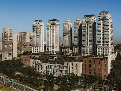 A arquitetura contemporânea do Cidade Jardim representa o ambiente escolhido pela Belas Artes para um novo modelo de campus. A instituição aposta na integração entre conhecimento acadêmico, economia criativa e as transformações do mercado de trabalho
