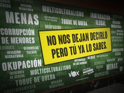Tras el escándalo por el cartel electoral en el que atacan a un colectivo vulnerable, VOX colocó otros como el que se aprecia en la fotografía