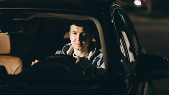 Transitaba por costumbre con su coche en círculos a la manzana preestablecidos