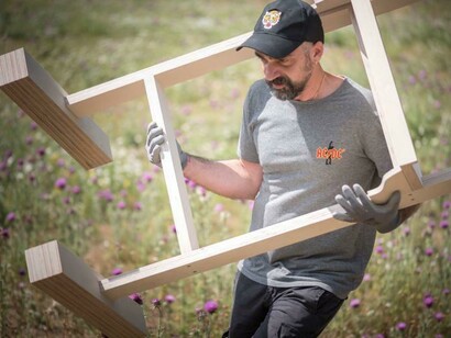 Matteo Fato, preparazione installazione, foto Piero Calvarese