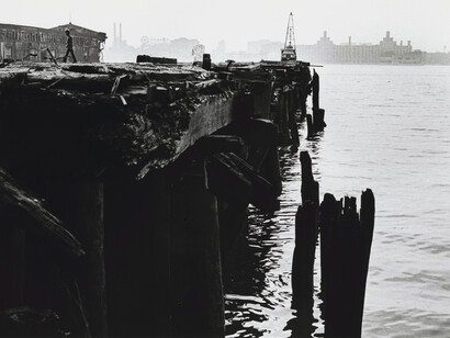 Douglas Huebler (American, 1924-1997). Location Piece #7 (detail) from Pier 18. Photograph by Shunk-Kender (Harry Shunk [German, 1924-2006] and János Kender [Hungarian, 1937-2009]). Gelatin silver print, 6 11/16 × 9 11/16″ (17 × 24.6 cm). The Museum of Modern Art, New York. Gift of the Roy Lichtenstein Foundation in honor of Jennifer Winkworth and Kynaston McShine and in memory of Harry Shunk and János Kender. © 2015 Estate of Douglas Huebler / Artists Rights Society (ARS), New York. Photograph: Shunk-Kender © J. Paul Getty Trust. The Getty Research Institute, Los Angeles