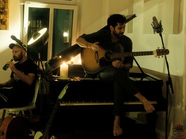 A volte i contesti creativi riuniscono personalità eccentriche e stimolanti in un’energia disordinata ma vitale