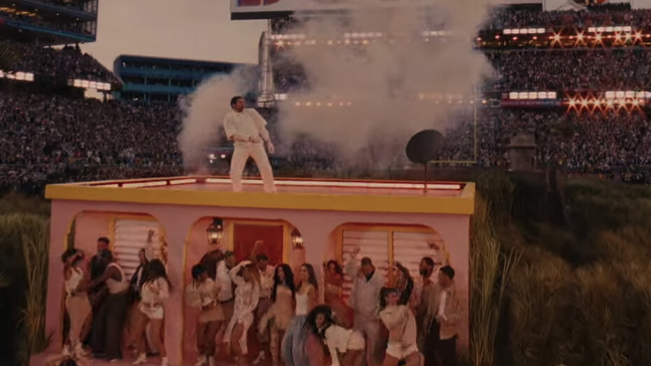 Un montaje y puesta en escena en código, para una vitrina excepcional. Bad Bunny, 2026, Super Tazón