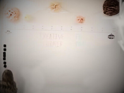 Una pared blindada que funciona como pizarra capaz de desplegarse rápidamente para formar una zona que protege a los niños en caso de un tiroteo.West Elementary School (Escuela Primaria) de Cullman, Alabama, EE.UU.